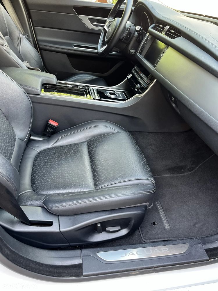 Jaguar XF 2.0 T Prestige - 10