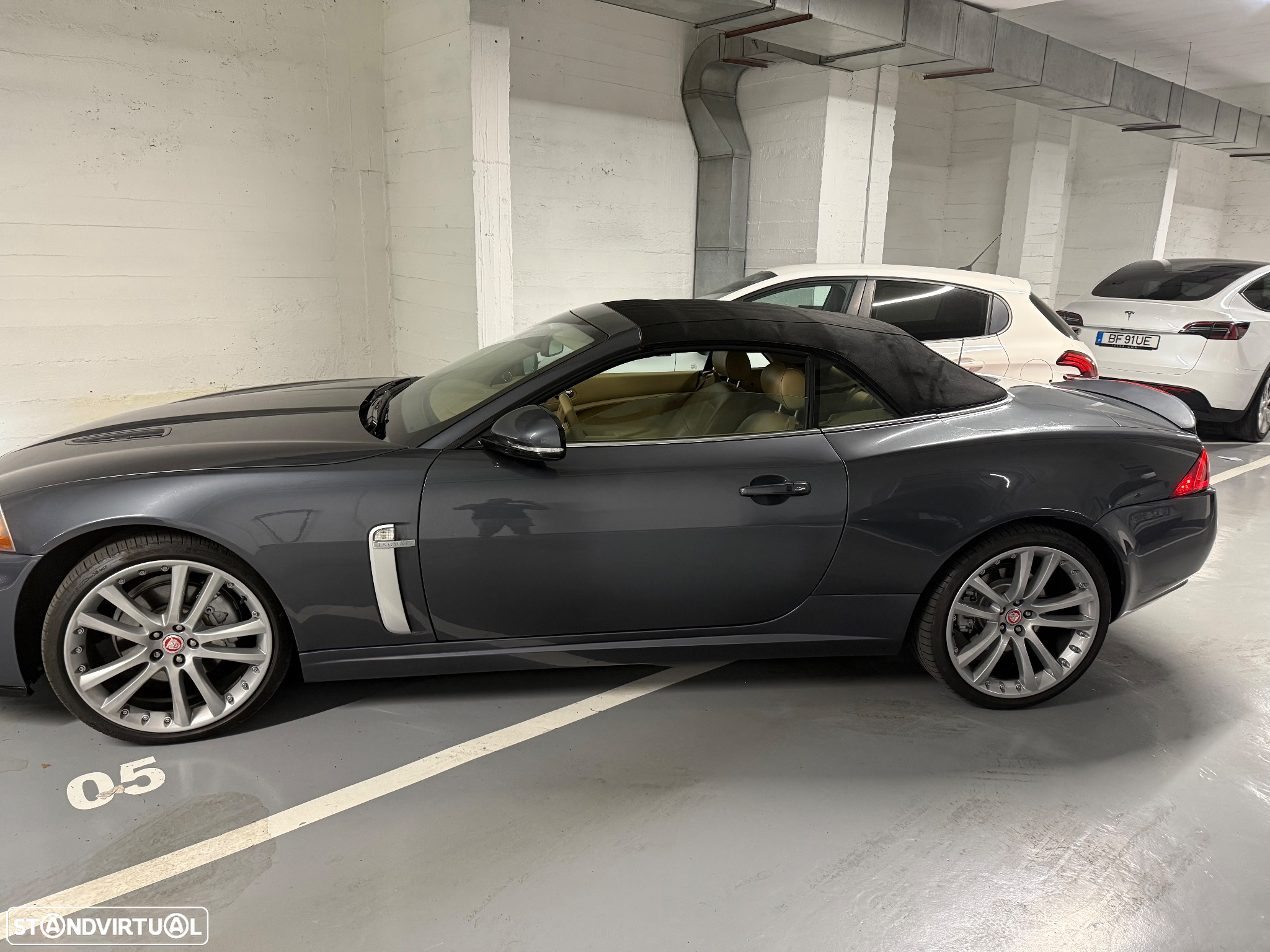 Jaguar XK 4.2 V8 Convertible - 34