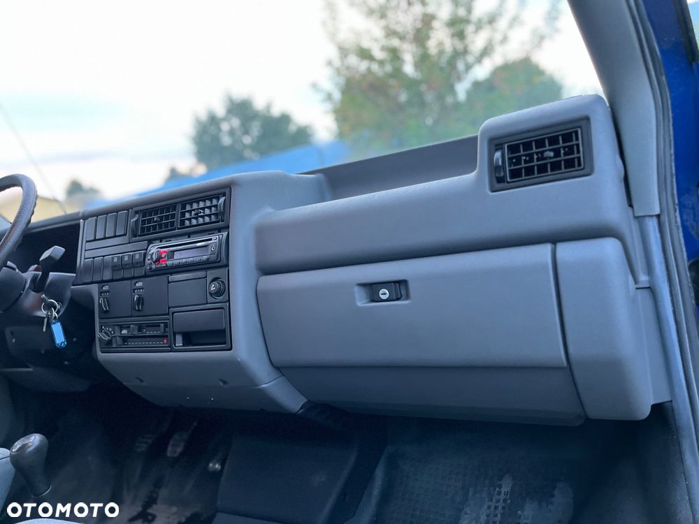 Volkswagen Caravelle - 22