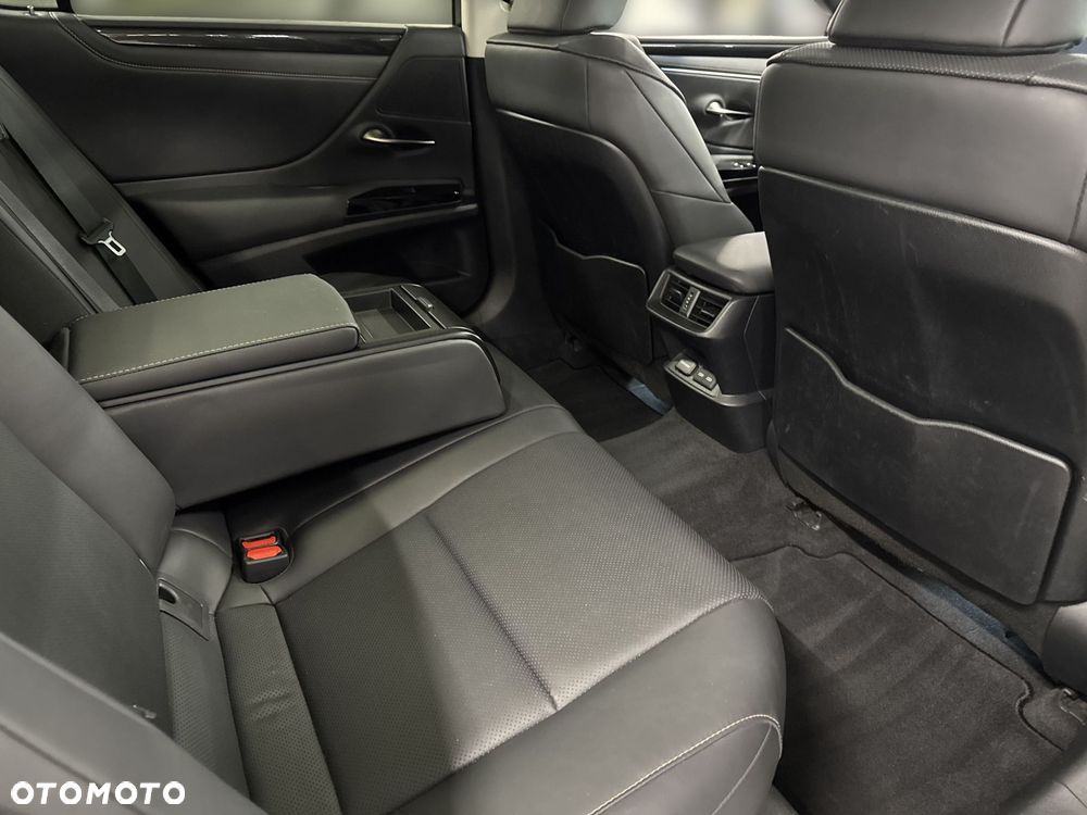 Lexus ES 300h Business Edition - 10