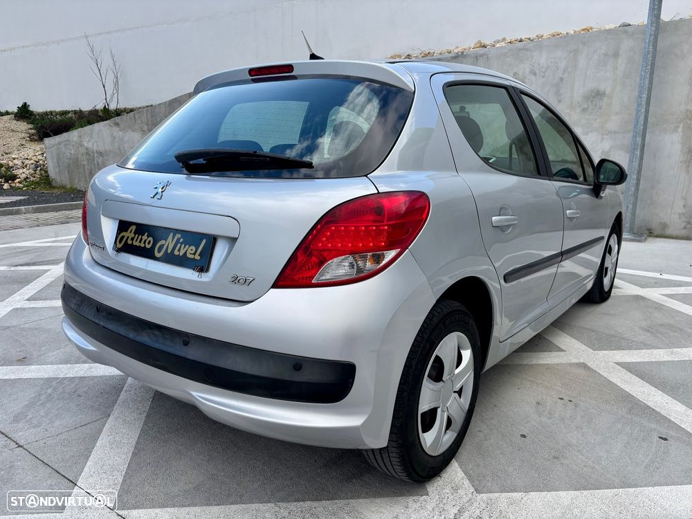 Peugeot 207 1.4 16V Trendy - 12