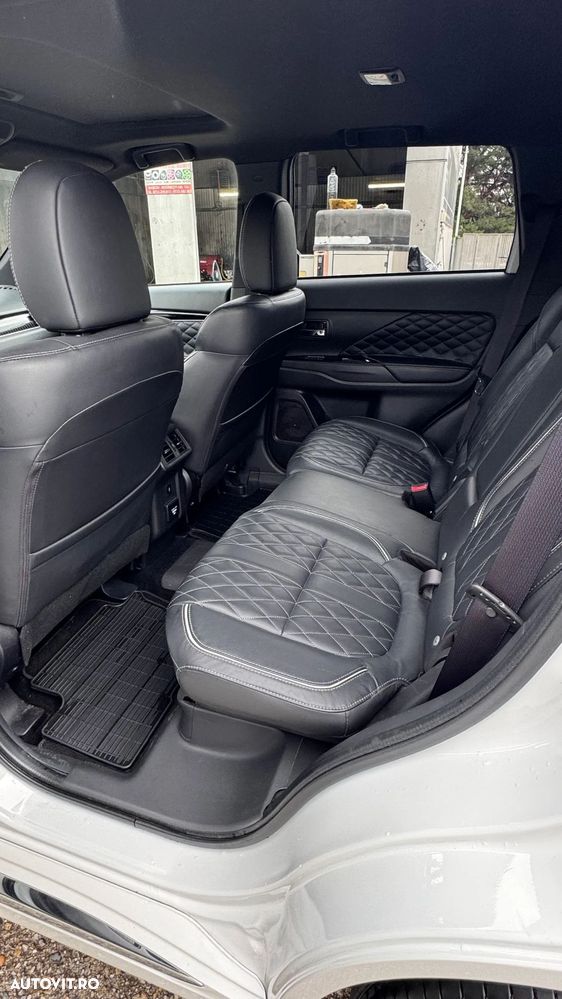 Mitsubishi Outlander PHEV 2.4 L 4X4 Instyle - 17