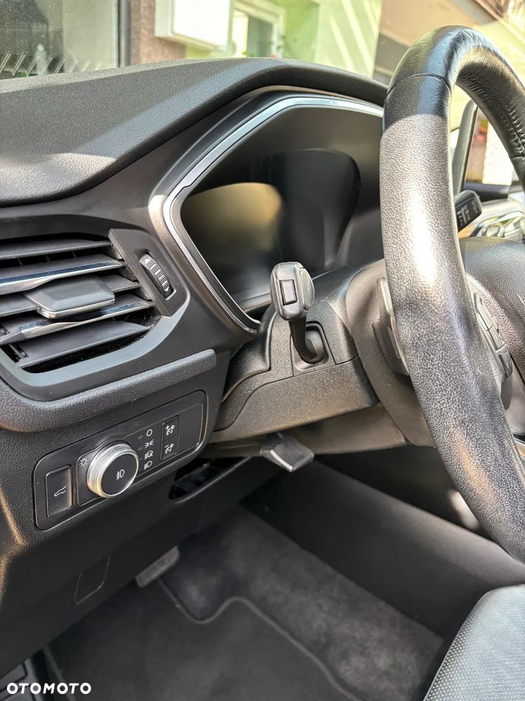 Ford Escape 2.0 EcoBoost AWD Titanium - 23