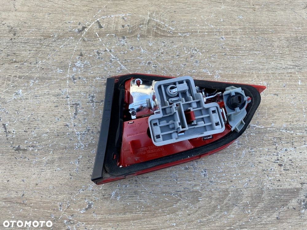 LAMPA TYLNA LEWA NA KLAPĘ A4 B8 KOMBI 08-12 8K9 8K9945093 - 3