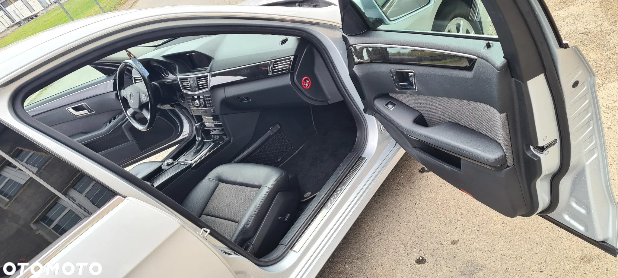 Mercedes-Benz Klasa E 250 T CGI BlueEFFICIENCY Automatik Avantgarde - 15