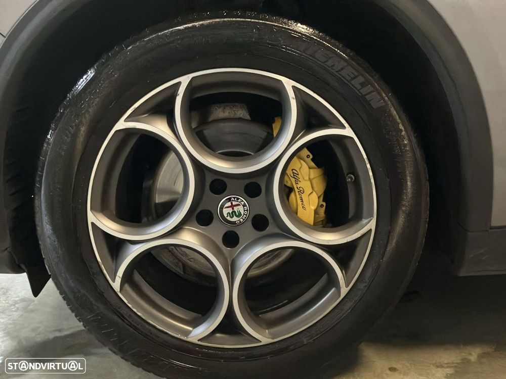 Alfa Romeo Stelvio 2.2 D Super AT8 - 25