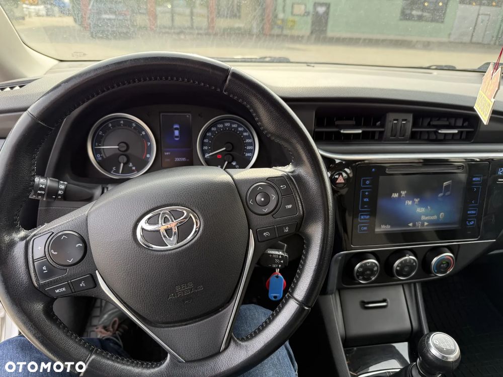 Toyota Corolla 1.6 Classic Plus - 10