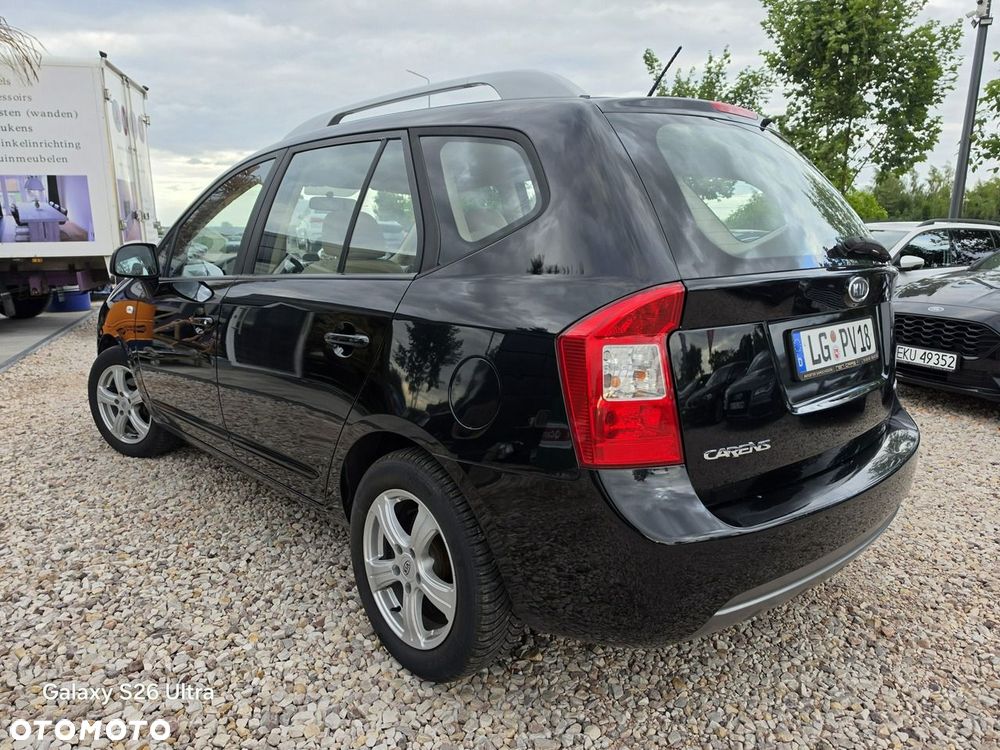 Kia Carens - 10
