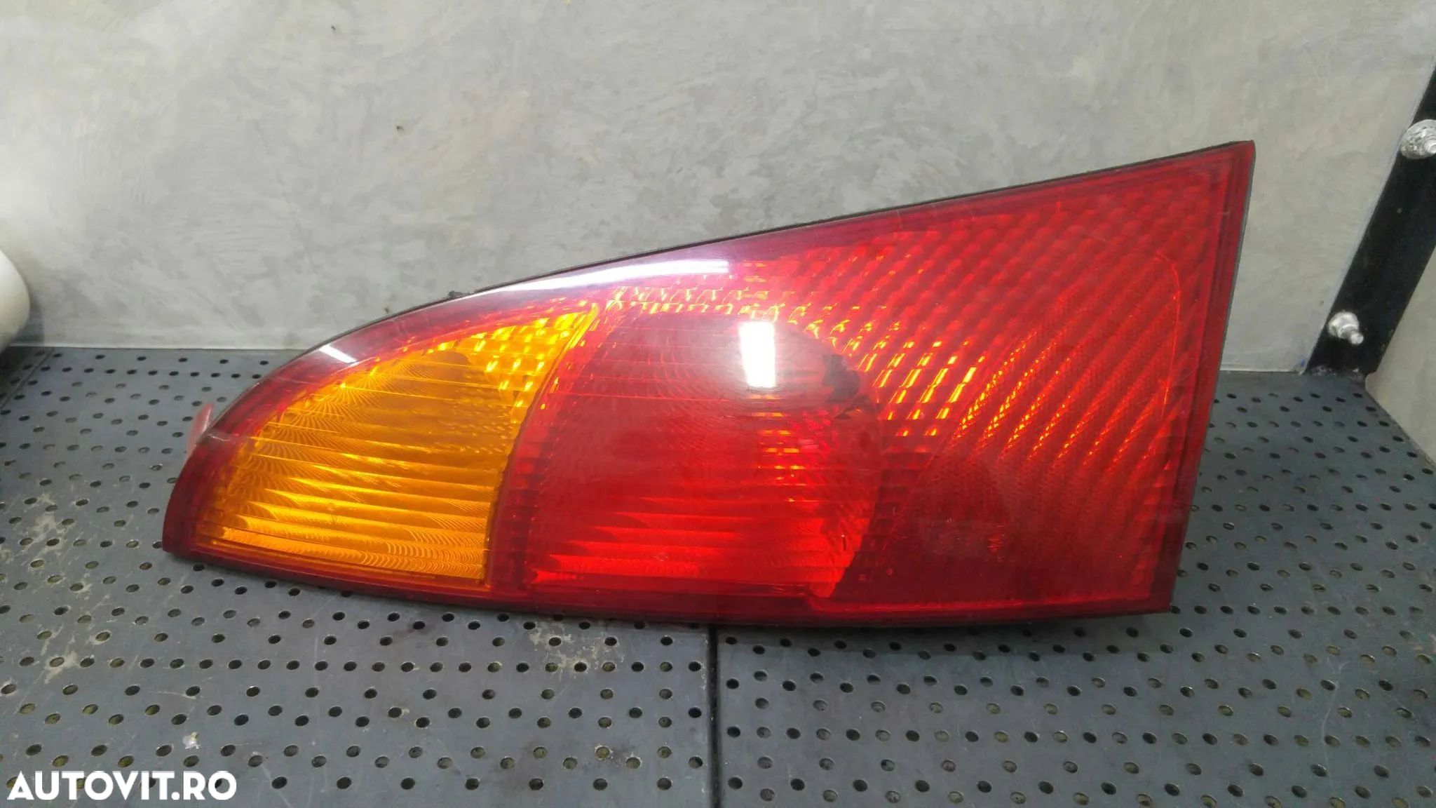 Stop tripla lampa stanga ford focus 1 1m5113405a - 1