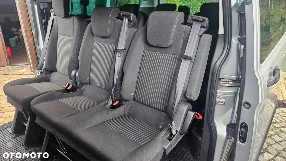 Ford Tourneo Custom - 12