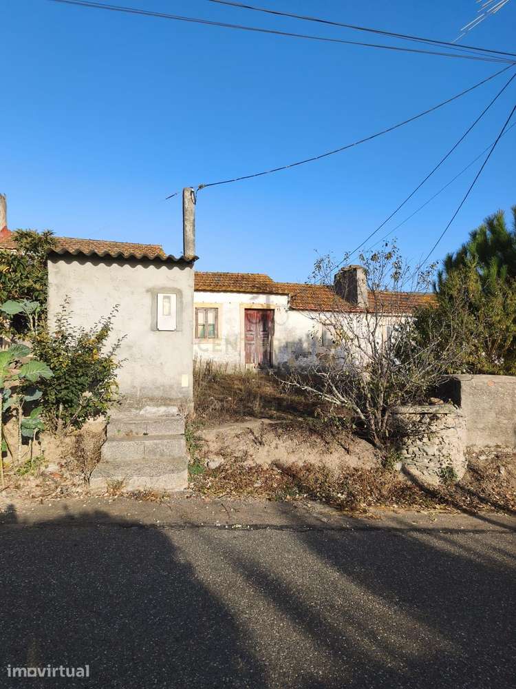 Casa de traça antiga com jardim, logradouro e terreno de cultivo. - Grande imagem: 2/25