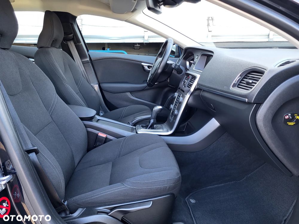 Volvo V40 T2 Momentum - 32