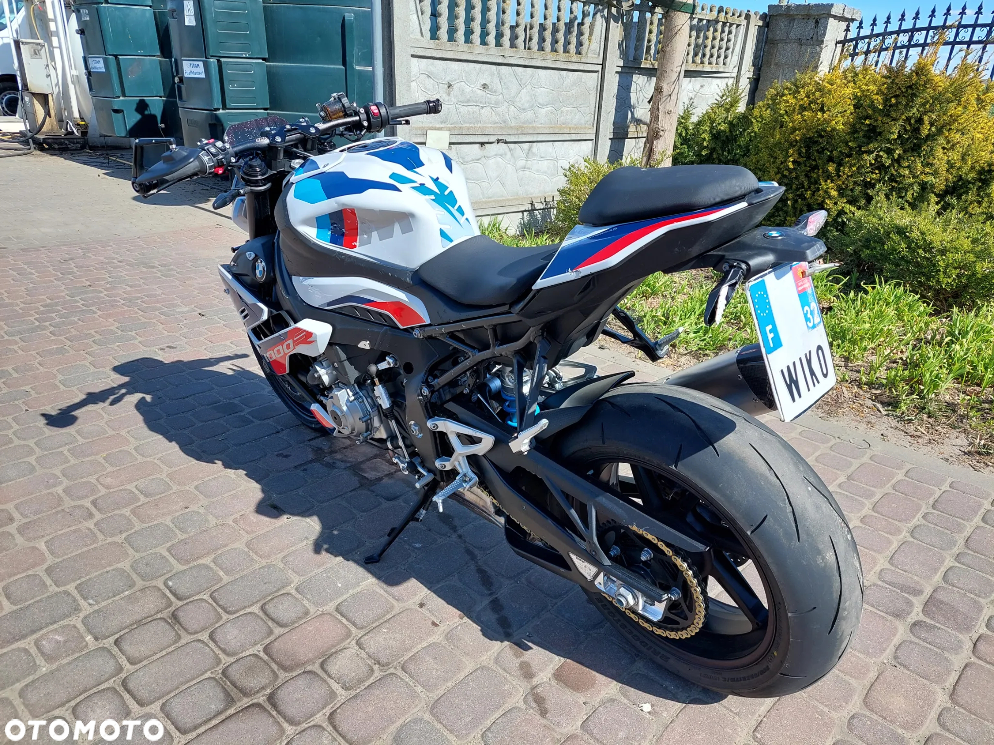 BMW S - 4