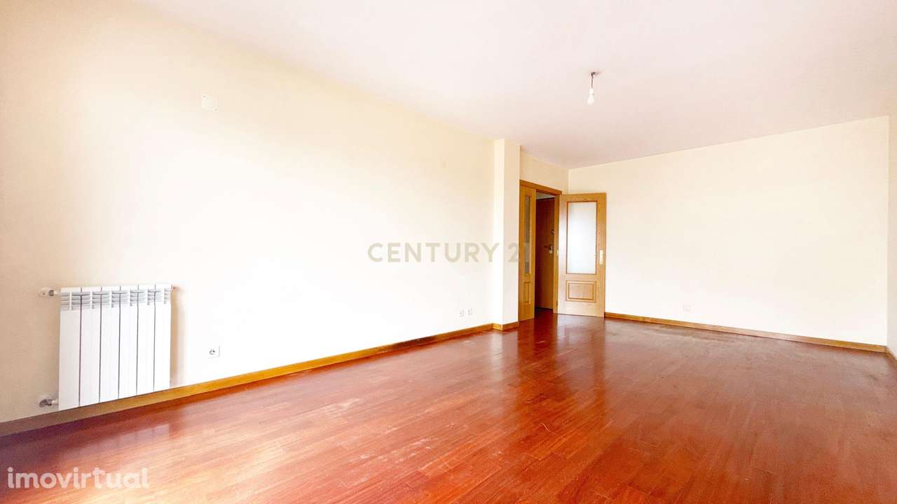 Apartamento T1 com Varanda | Luminoso | Localização Central - Grande imagem: 3/21