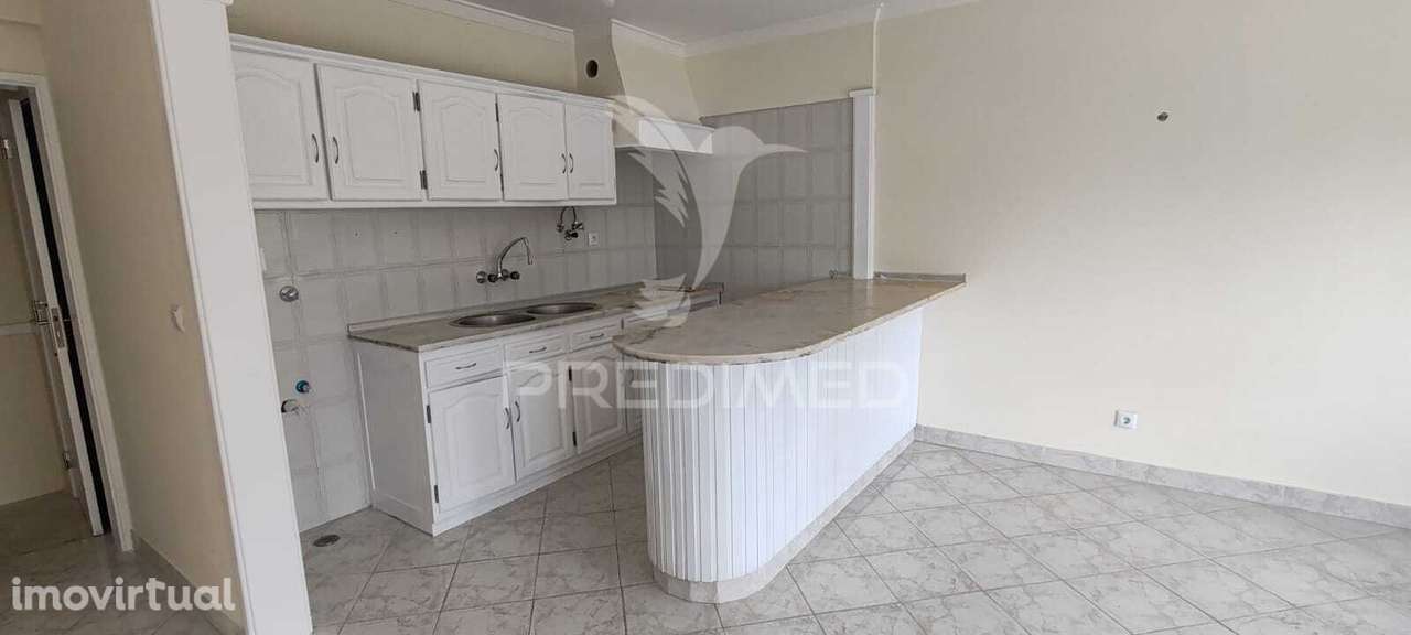 T1 MAGOITO COM VARANDA E PARQUEAMENTO - Grande imagem: 4/35