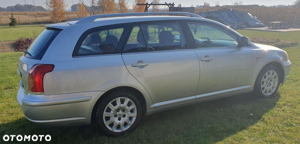 Toyota Avensis 2.0 D-4D Sol - 2