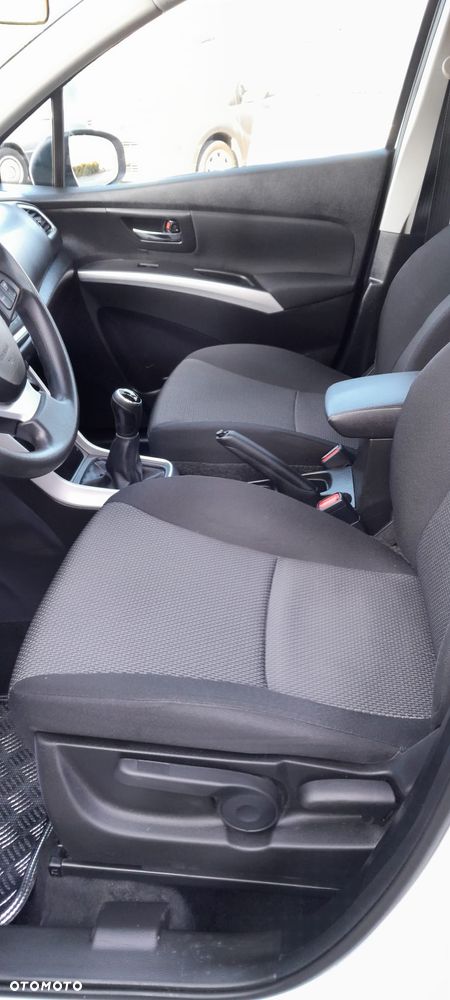 Suzuki SX4 S-Cross 1.6 Comfort - 23
