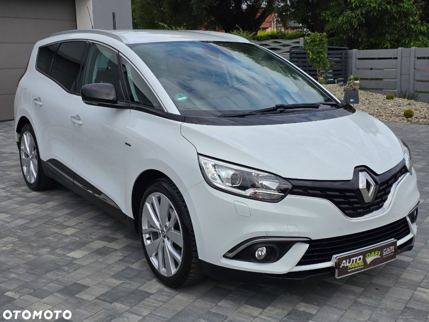 Renault Grand Scenic - 34