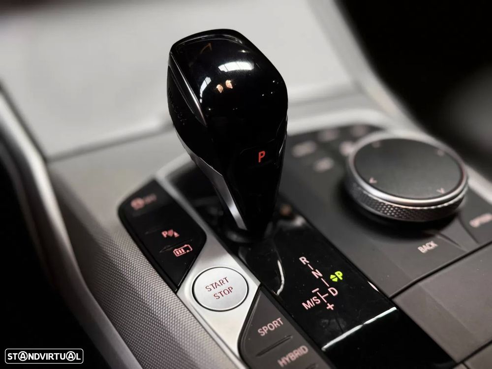 BMW 320 e Line Sport Auto — fotografia 16