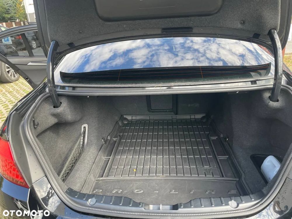BMW Seria 5 518d - 23
