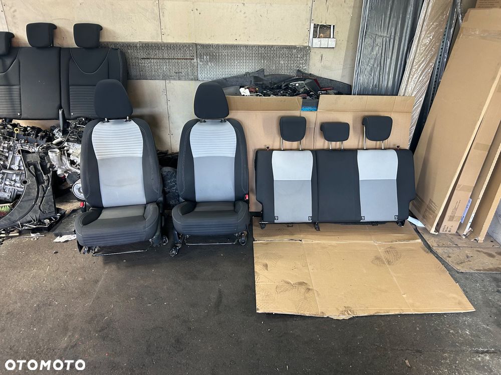 Toyota Yaris III lift fotel lewy kierowcy prawy pasażera 5D - 1