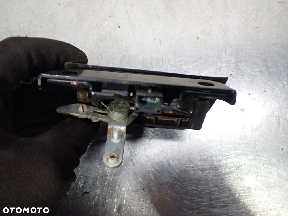 ZAMEK KLAPY BAGAŻNIKA AUDI A6 C5 2.8 AQD 4B9827505E - 2