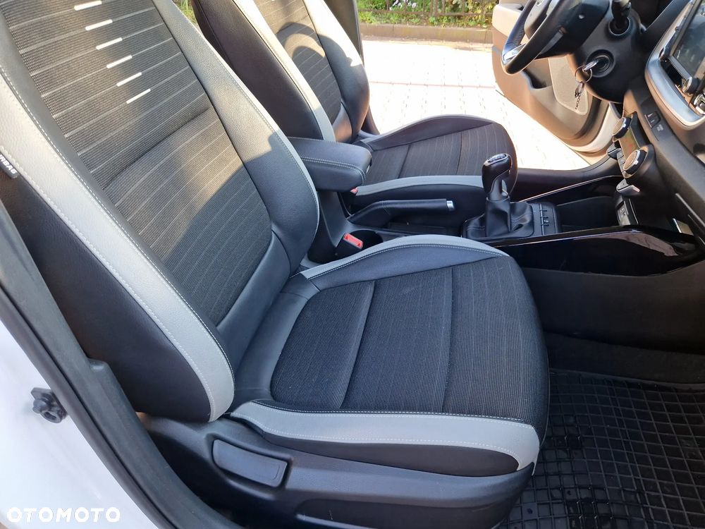 Kia Stonic 1.4 L - 24