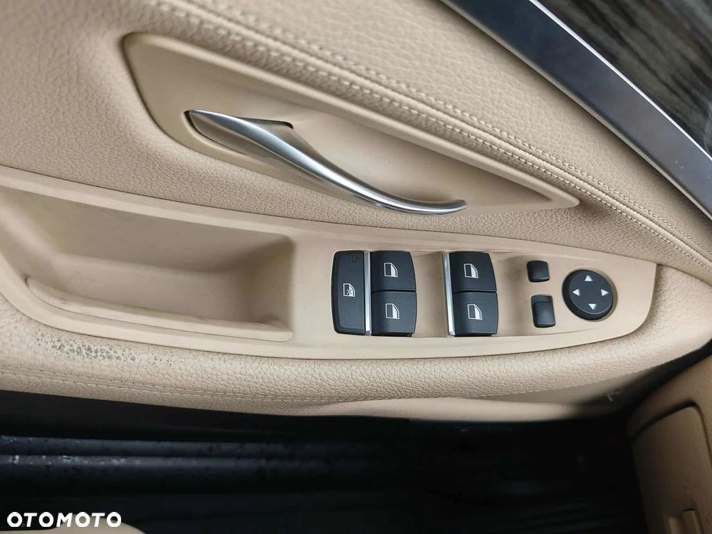 BMW Seria 5 520d Luxury Line - 17