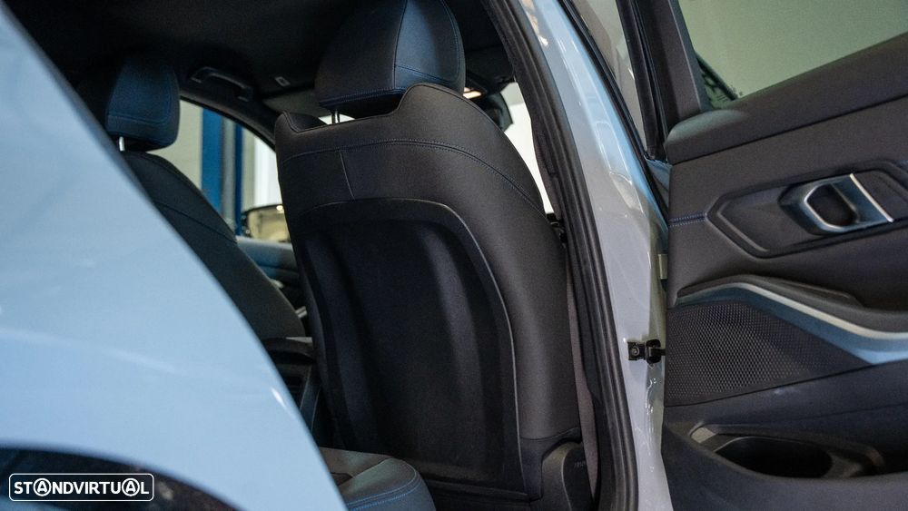 BMW 320 d Touring Pack Desportivo M Auto - 19