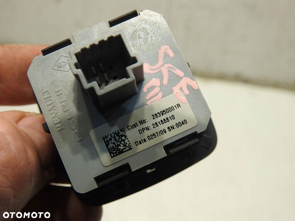 PRZEŁĄCZNIK WYŚWIETLACZA RENAULT SCENIC III 283950001R - 2