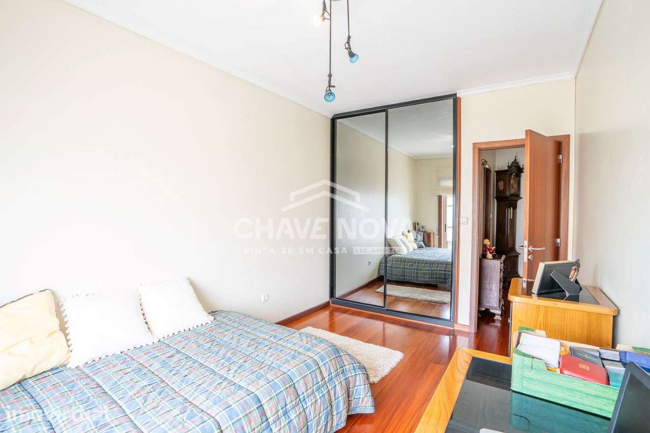 Moradia em Banda V4 c/ Jardim e Garagem a 3Km da Praia da Madalena - Grande imagem: 4/25