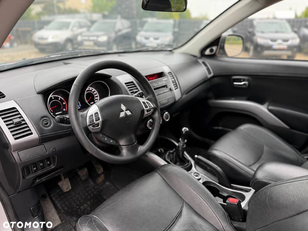 Mitsubishi Outlander - 8