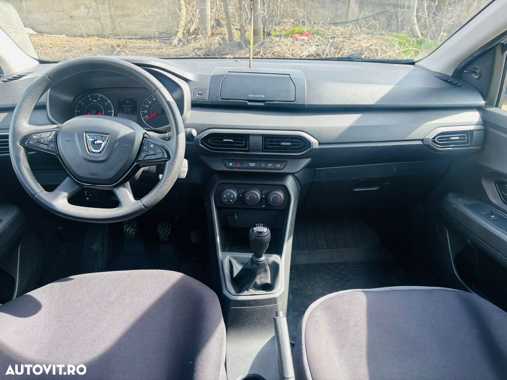 Dacia Logan TCe 90 Essential - 10