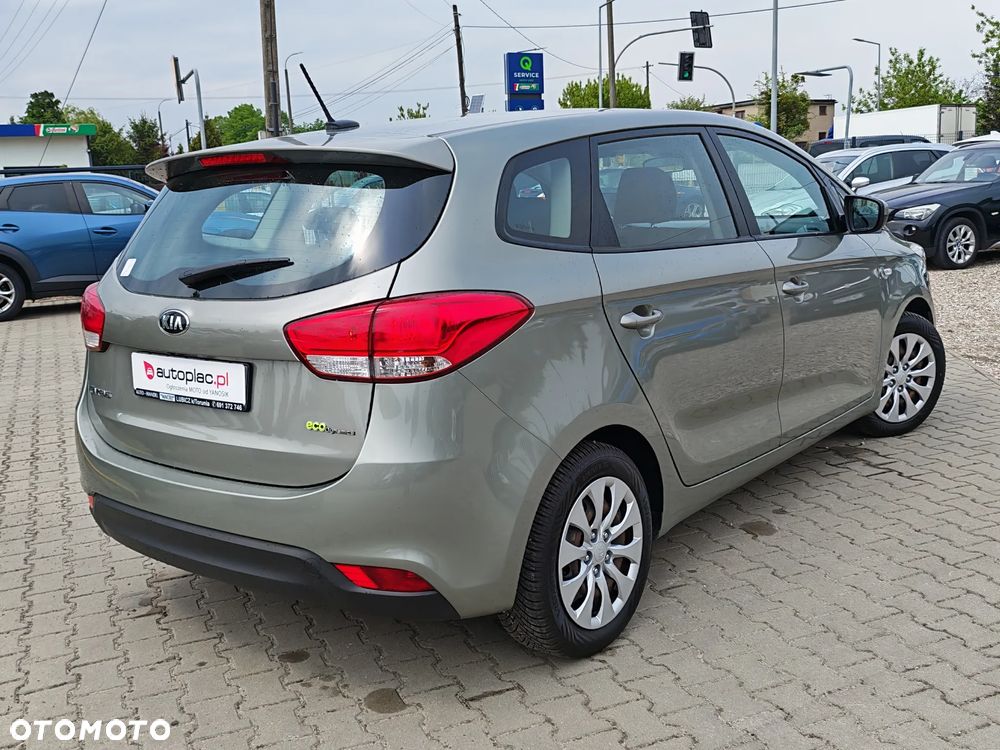 Kia Carens - 10