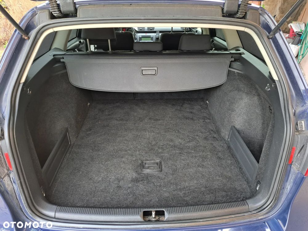 Volkswagen Passat - 13