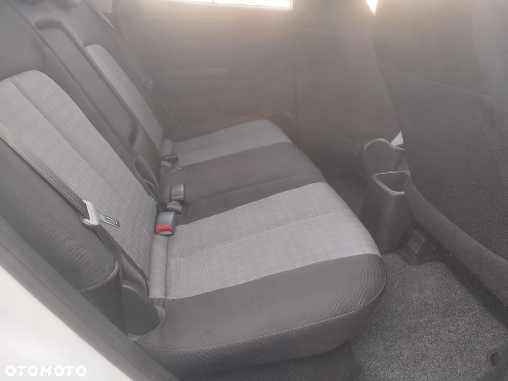 Kia Venga - 10