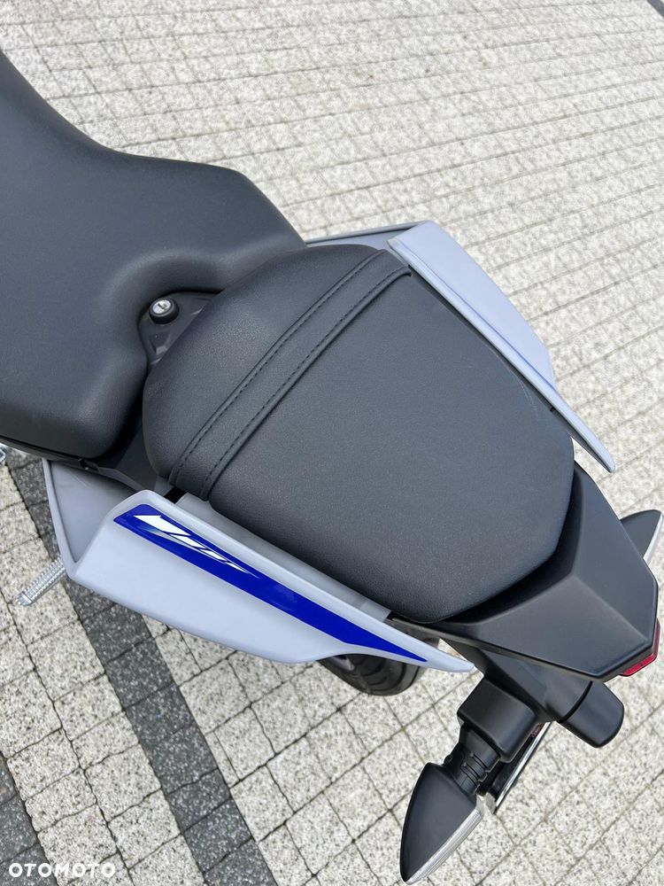 Yamaha YZF - 26