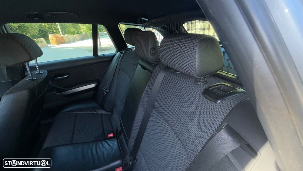 BMW 320 d Navigation - 32