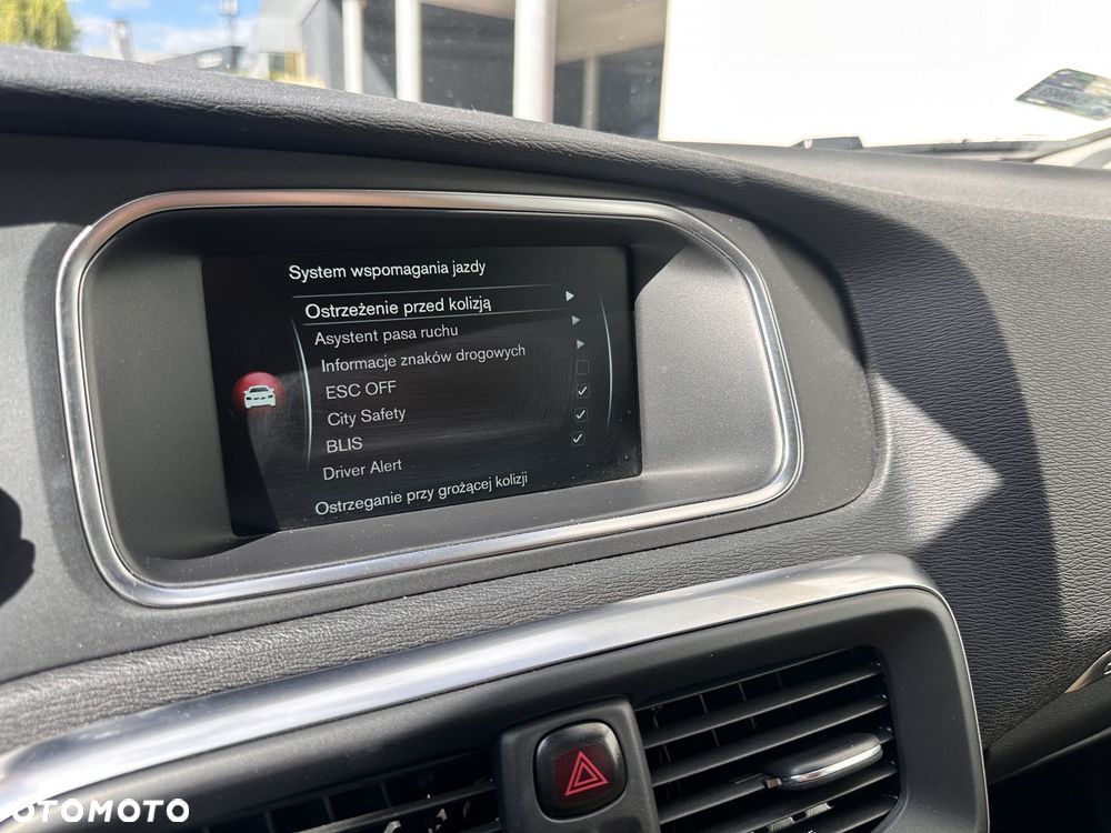 Volvo V40 - 25