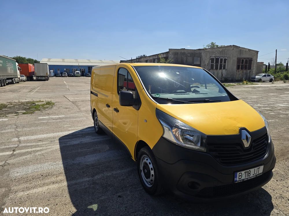 Renault TRAFIC - 2