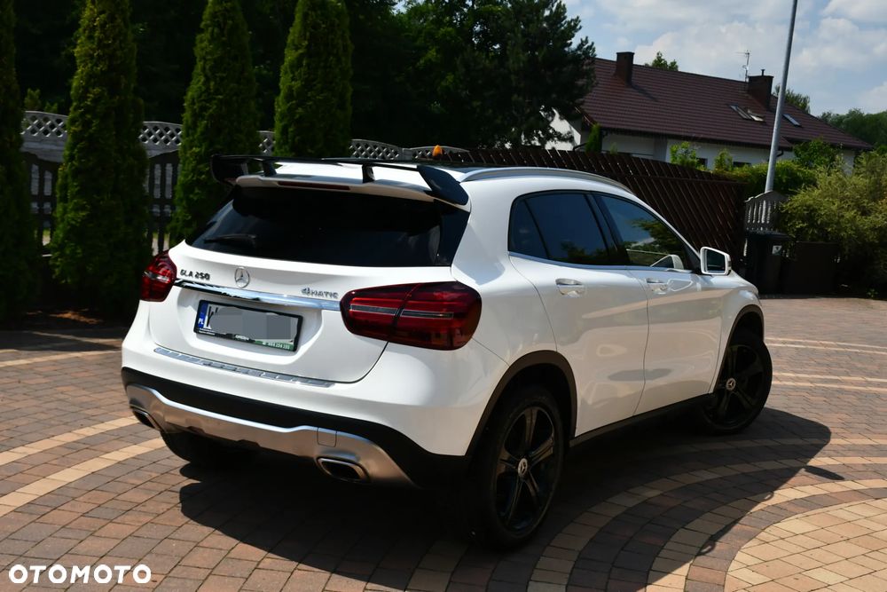 Mercedes-Benz GLA 250 4-Matic AMG Line - 11