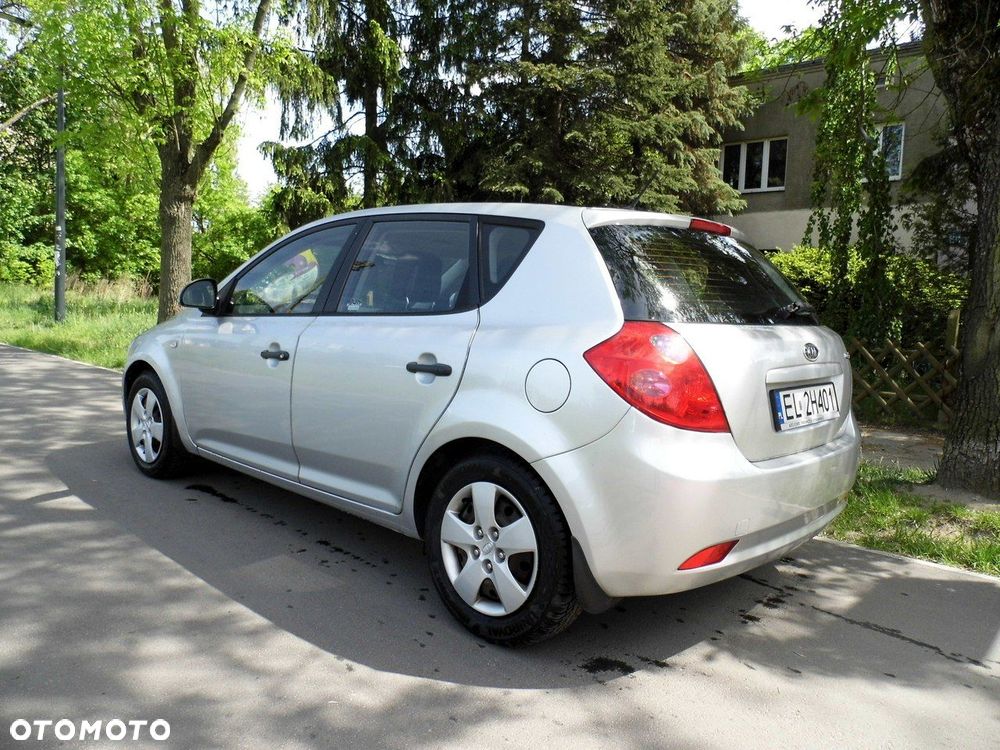 Kia Ceed - 4