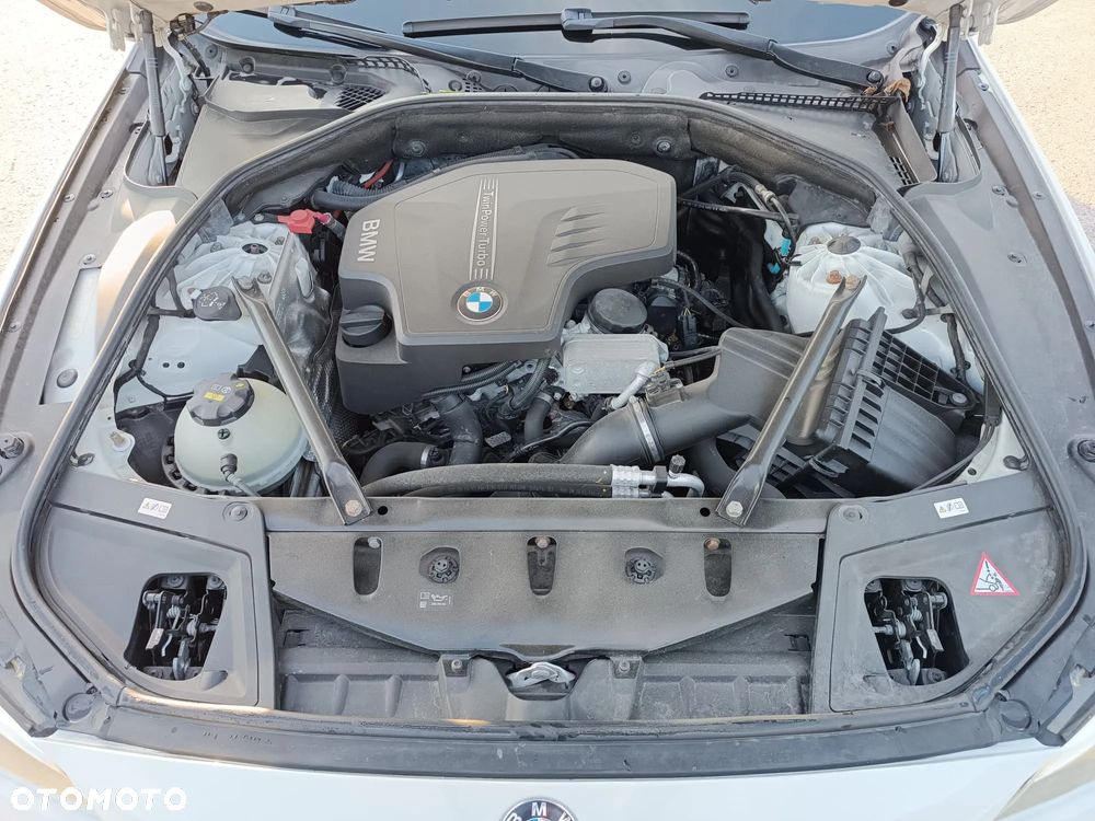 BMW Seria 5 528i xDrive Sport-Aut - 8