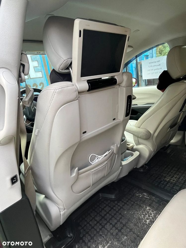 Chrysler Pacifica - 19