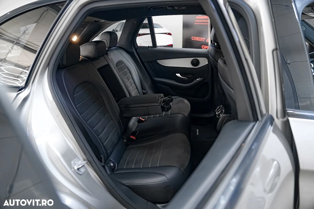 Mercedes-Benz GLC 300 e 4Matic 9G-TRONIC AMG Line Plus - 9