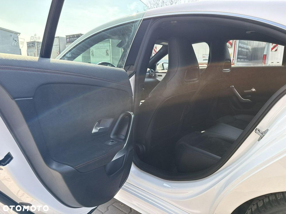 Mercedes-Benz CLA - 14