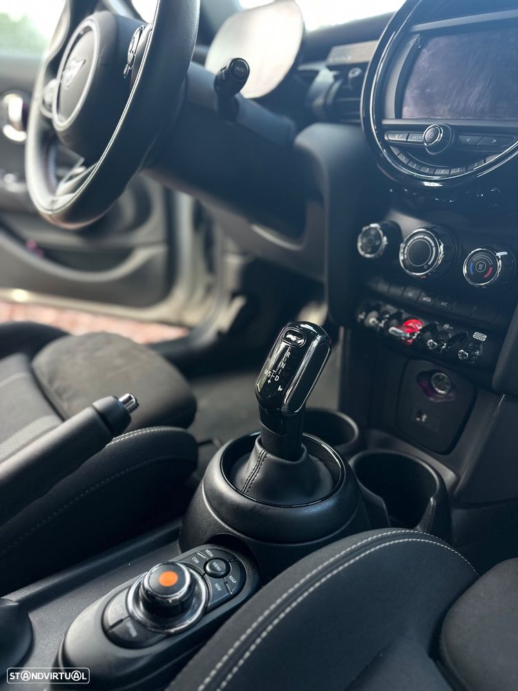 MINI 5 Portas Cooper Premium Plus JCW Auto - 16