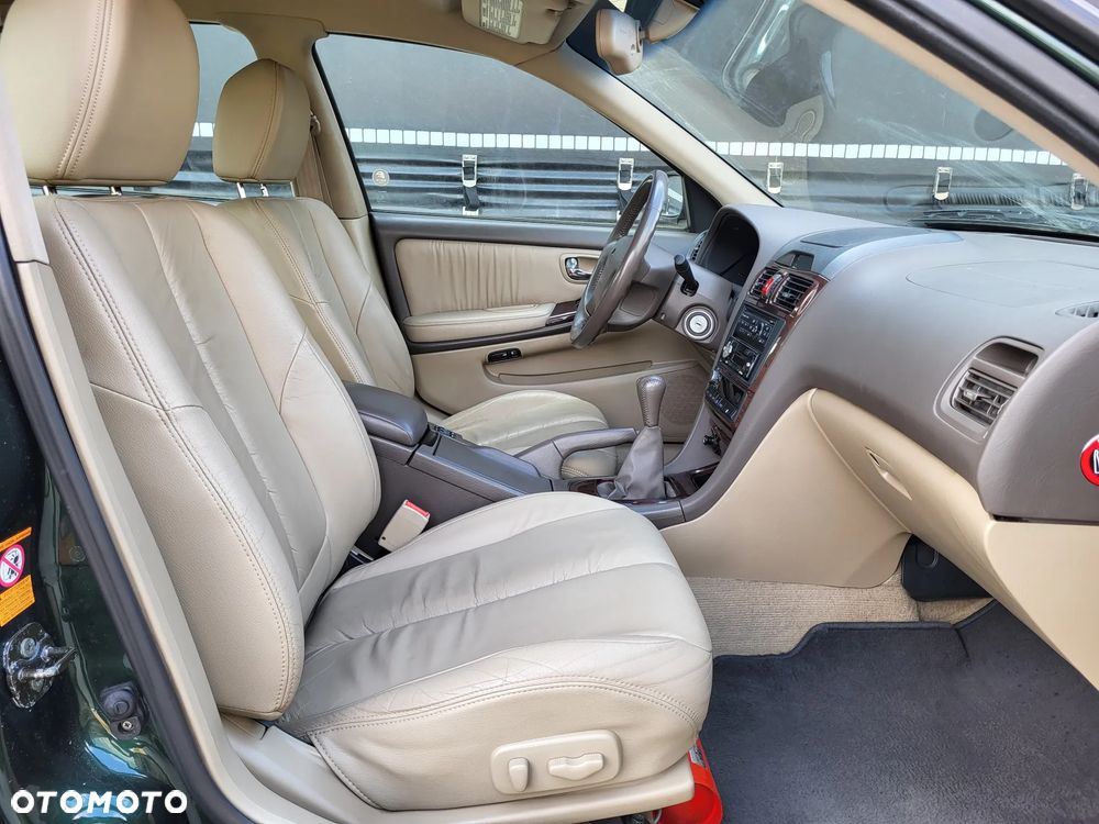 Nissan Maxima 2.0 Elegance - 32