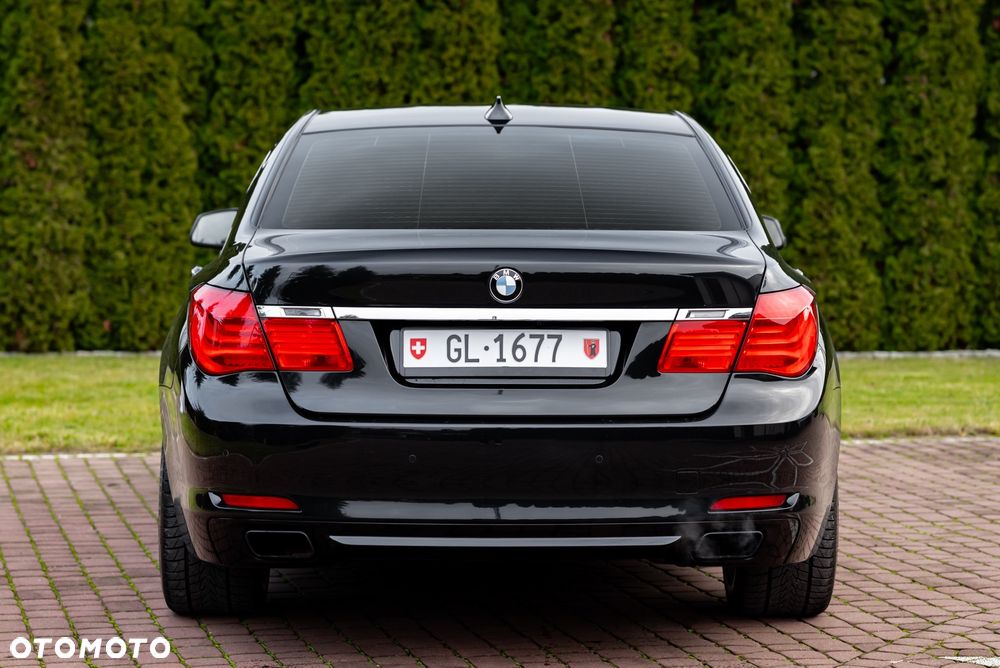 BMW Seria 7 750i xDrive - 11