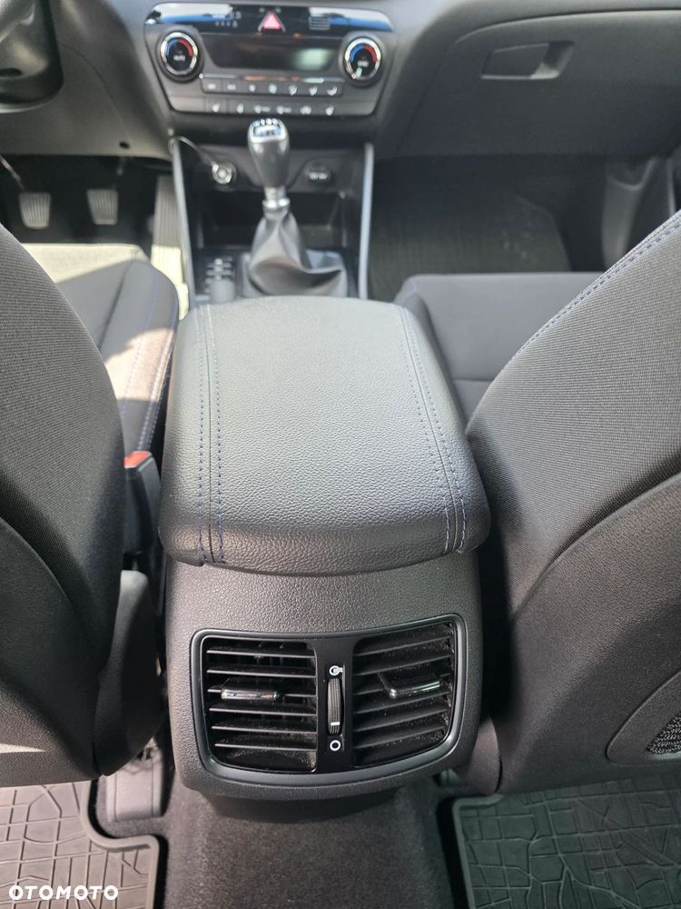 Hyundai Tucson 1.6 GDI BlueDrive GO 2WD - 11